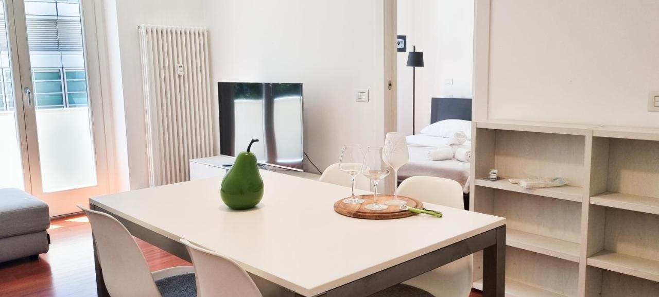 Joivy Superb Flat, 2 Balconies & Skyscrapers View Leilighet Milano Eksteriør bilde