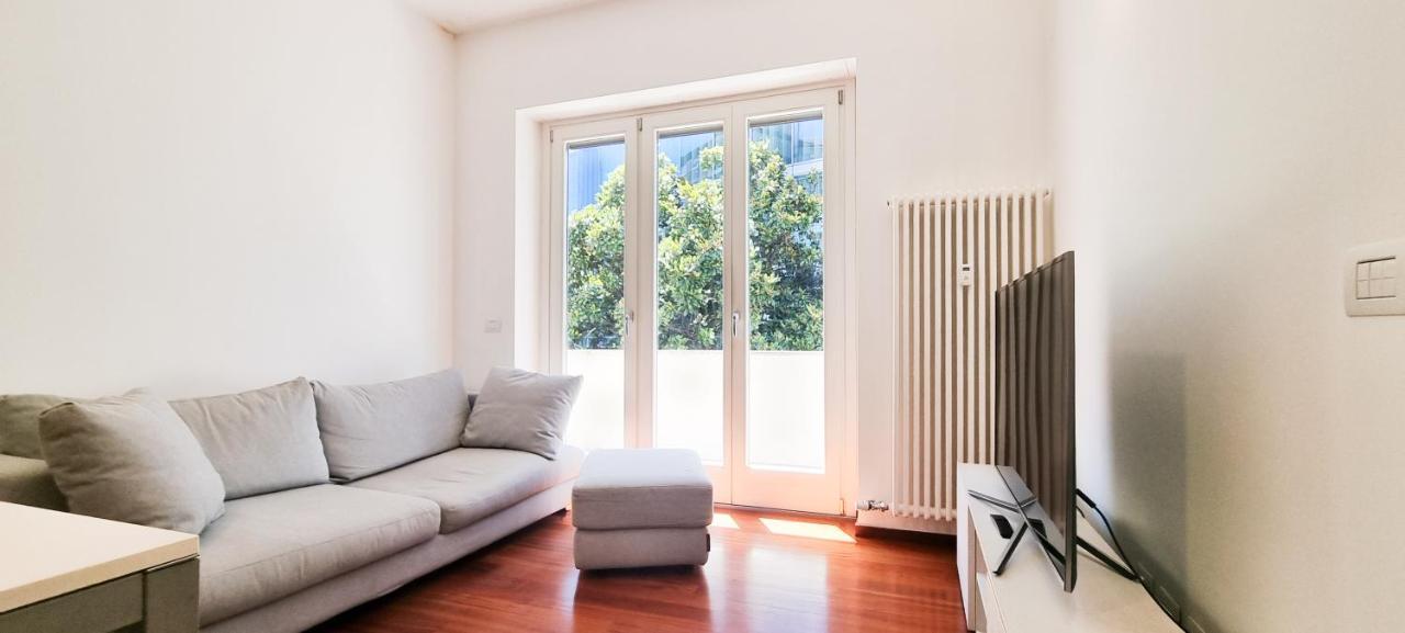 Joivy Superb Flat, 2 Balconies & Skyscrapers View Leilighet Milano Eksteriør bilde