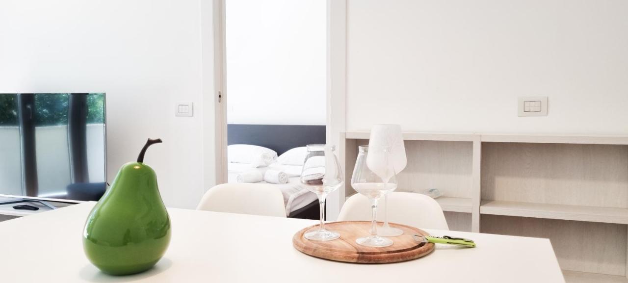 Joivy Superb Flat, 2 Balconies & Skyscrapers View Leilighet Milano Eksteriør bilde