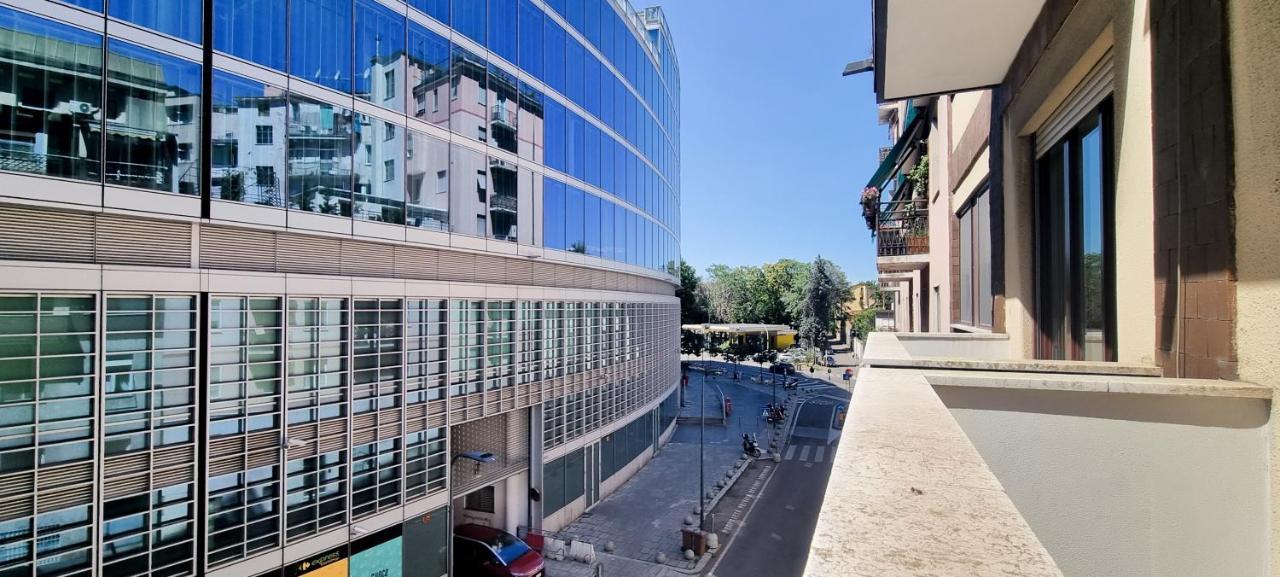 Joivy Superb Flat, 2 Balconies & Skyscrapers View Leilighet Milano Eksteriør bilde